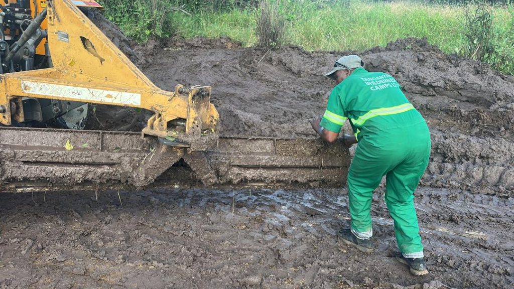 A Tanganyika wilderness Camps worker During Serengeti Road Maintenance Project